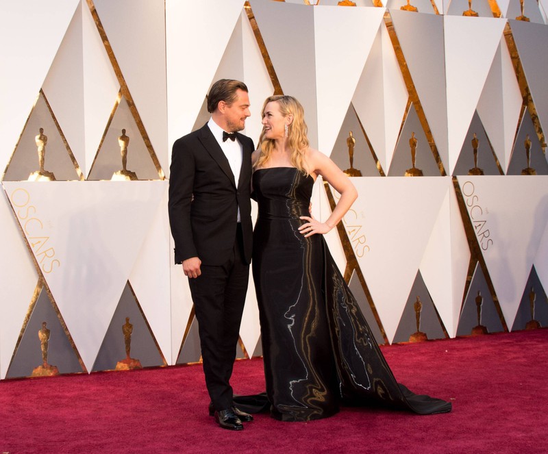 So verliebt sehen Kate Winslet und Leo DiCaprio auf dem roten Teppich aus.