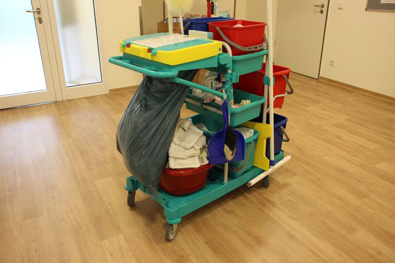 So viel Gehalt bekommt eine Reinigungskraft