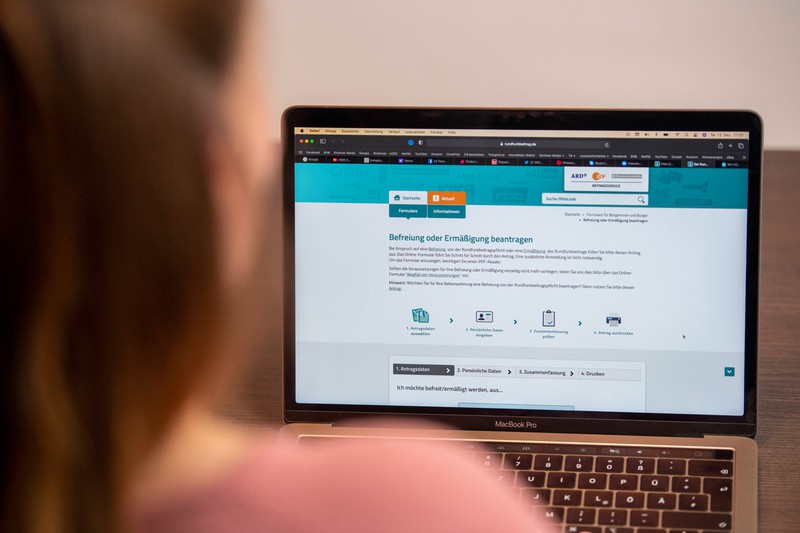 Man kann die Befreiung vom Rundfunkbeitrag ganz einfach online beantragen.