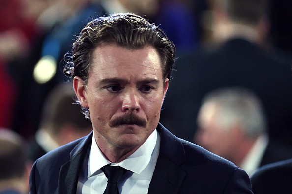 Weg vom Fenster: 23 Stars, die aus Serien gefeuert wurden