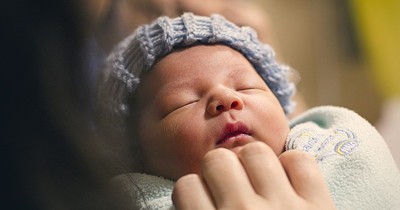 Deshalb können auch Babys ihre "Tage" kriegen