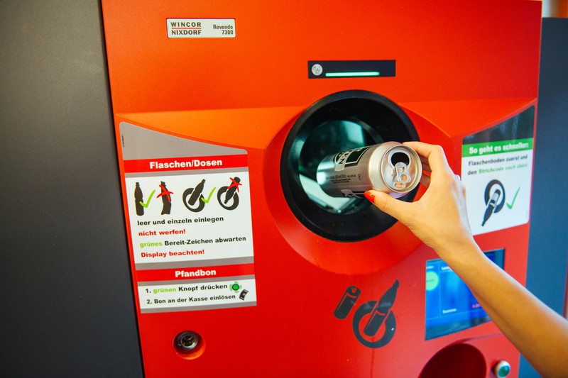 So einfach kannst du den Pfandautomaten manipulieren