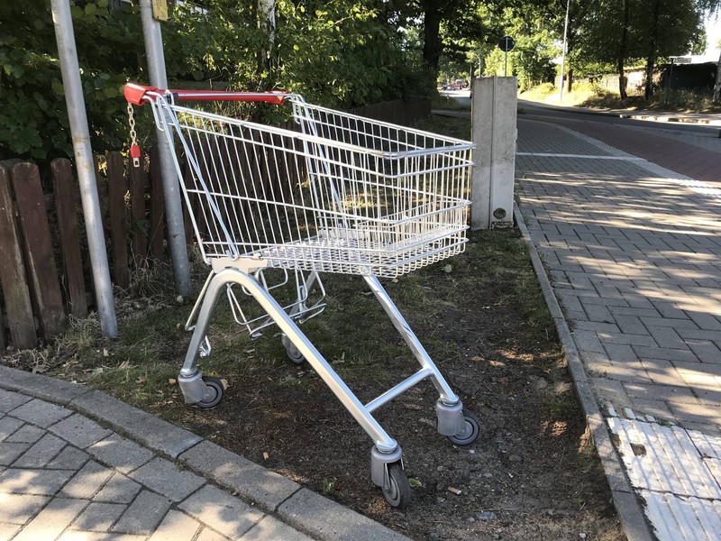 Man darf auch nicht einfach einen Einkaufswagen mitnehmen, selbst wenn man ihn wieder zurückbringt