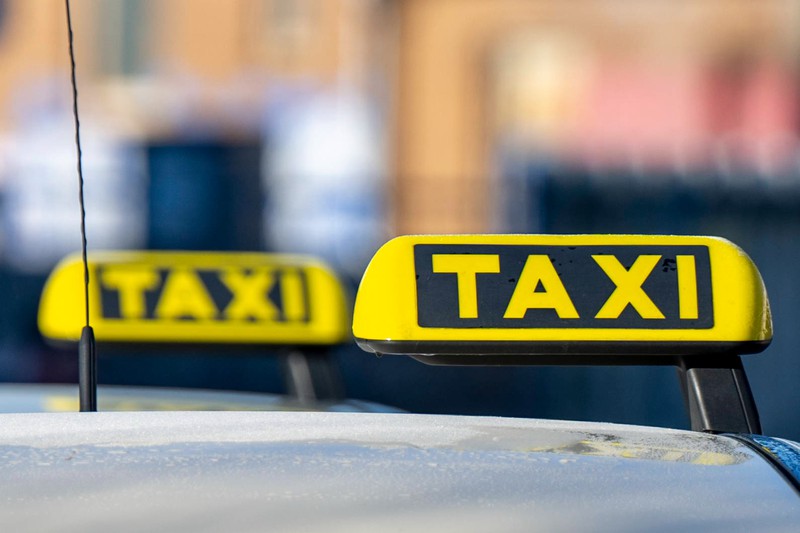 Hast du schon einmal ein Taxi-Schild blinken gesehen?