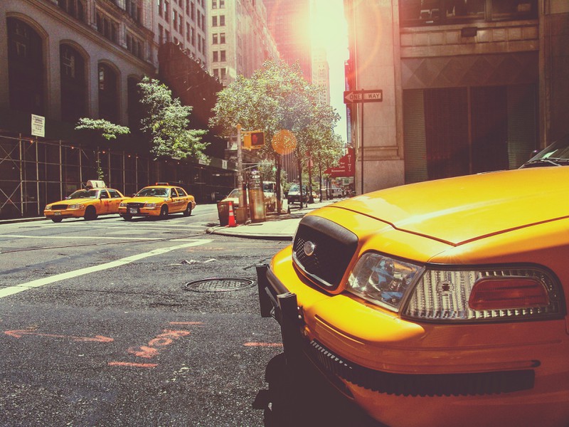 Wenn du ein Taxi-Schild blinken siehst, solltest du schnell handeln.