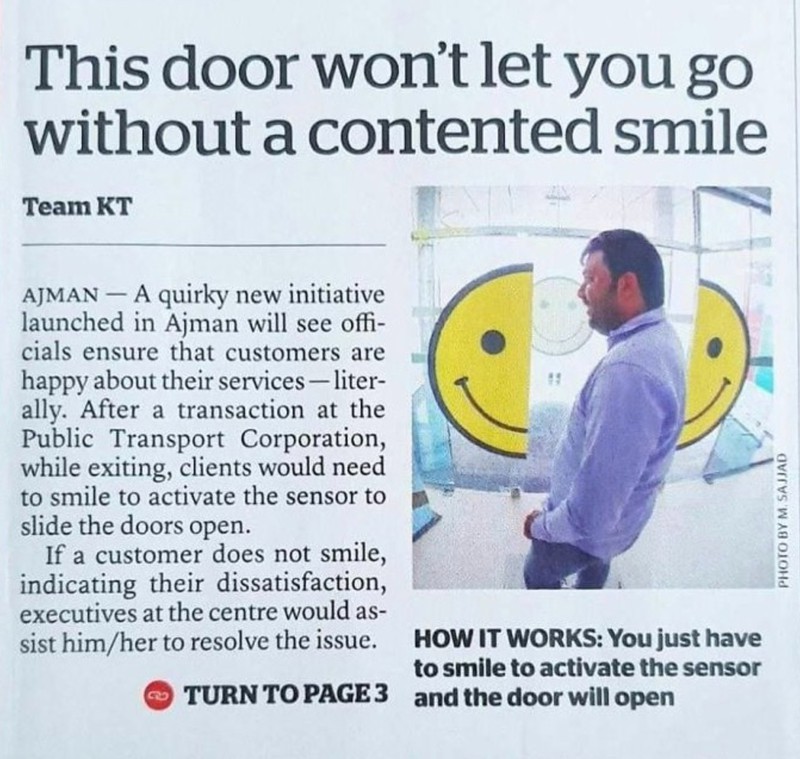 Artikelausschnitt zur Tür, die sich nur mit Lächeln öffnet