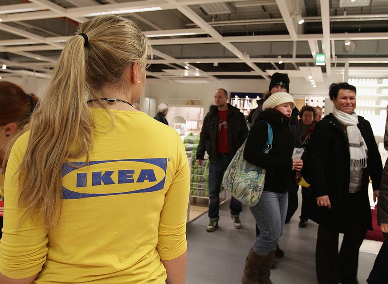 Verkäuferin bei Ikea