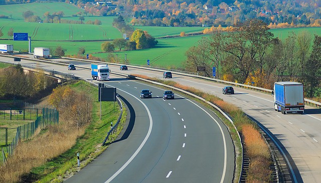 Mit Mett auf der Autobahn beworfen