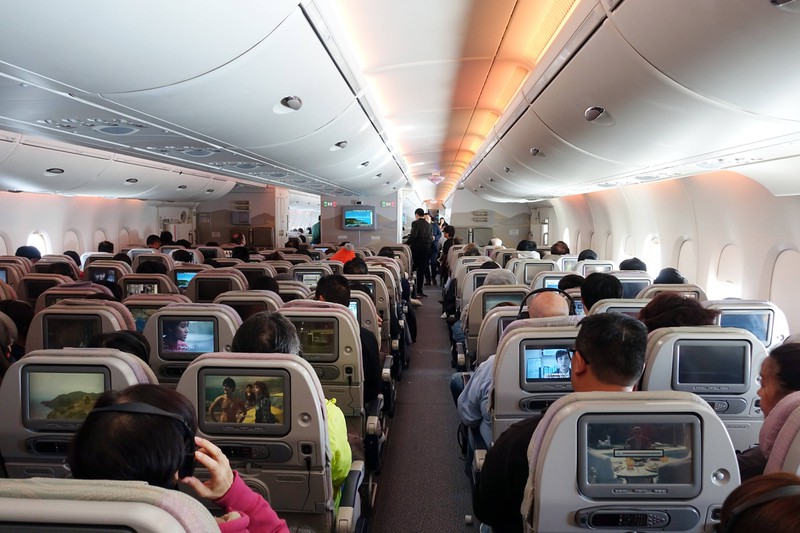 Flugbegleiter erzählt: Nie die Sitztasche im Flugzeug benutzen