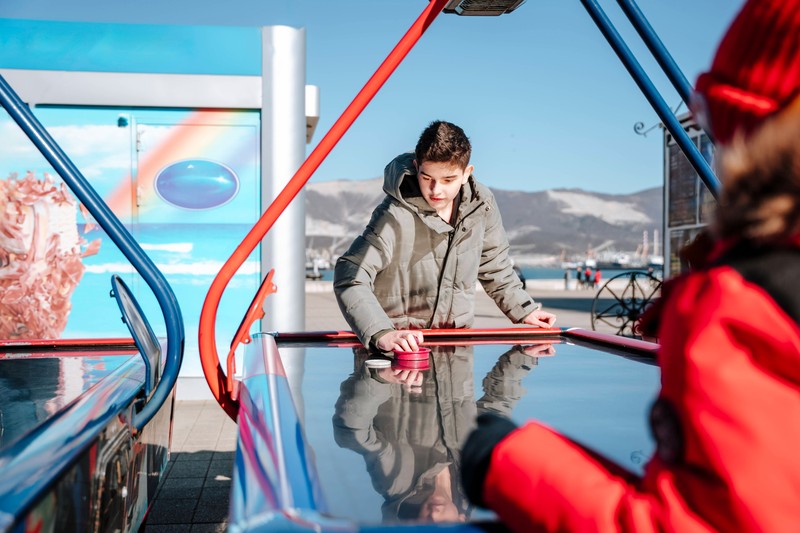 Mit einem Trick bekommt man beim Airhockey-Tisch mehr für sein Geld.