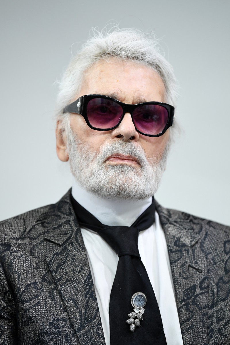 Was ist mit Karl Lagerfelds Zähnen los?