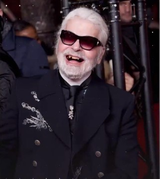 Was ist mit Karl Lagerfelds Zähnen los?