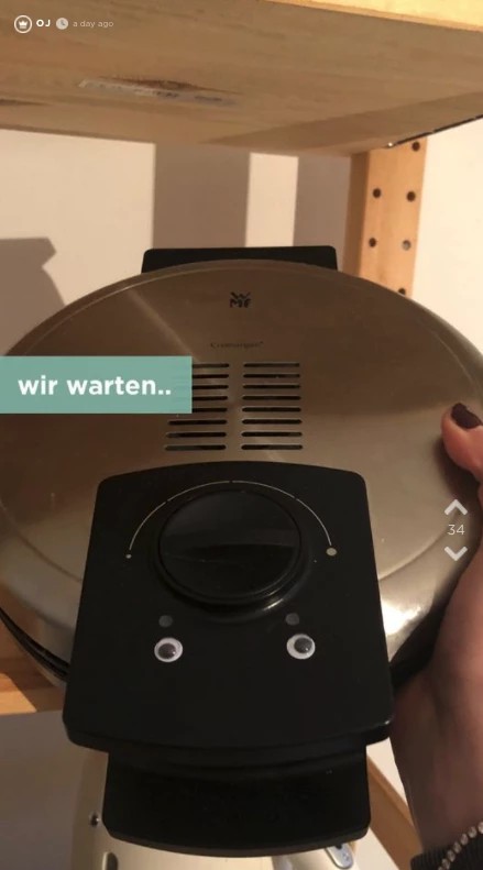 Sie klebt aus Spaß 400 Wackelaugen in der Wohnung ihres Freundes auf - Das Ergebnis ist genial