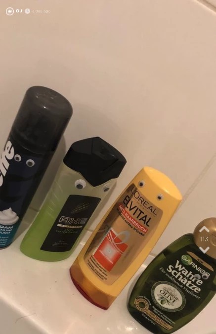 Sie klebt aus Spaß 400 Wackelaugen in der Wohnung ihres Freundes auf - Das Ergebnis ist genial
