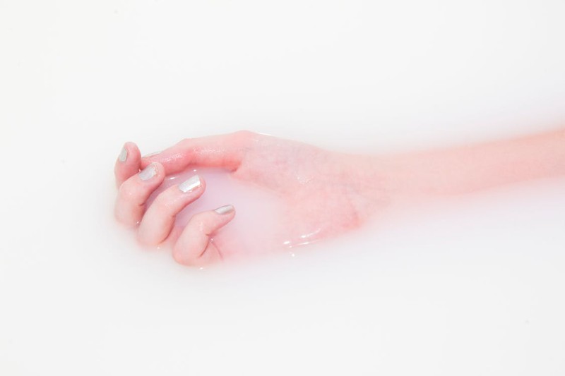 15-Jährige stirbt, weil ihr Handy in die Badewanne fällt