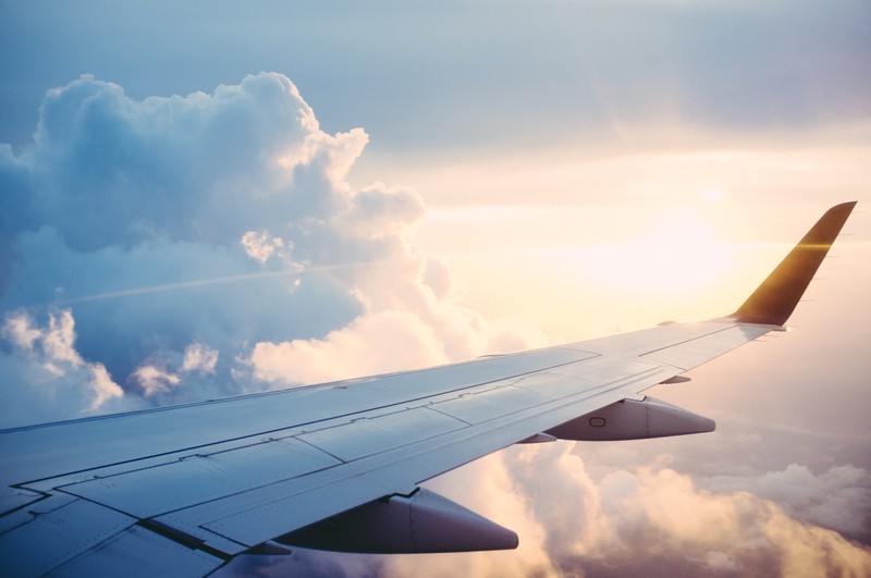 Mann überlässt Mutter mit krankem Kind 1. Klasse-Platz im Flieger