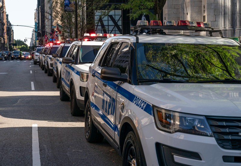 Polizeiautos auf einer Straße
