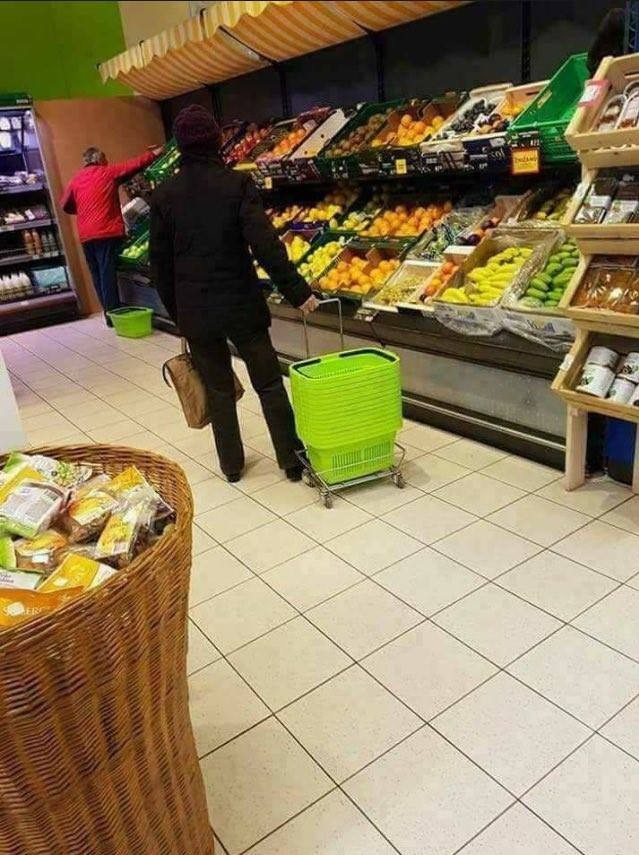 Hier hat wohl jemand das Prinzip von Körben im Supermarkt nicht ganz verstanden.