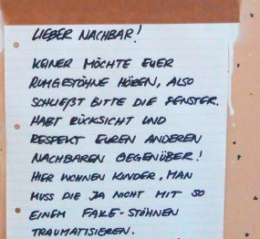 Das Gestöhne bringt den Nachbarn in Rage - doch die anderen Nachbarn reagieren nicht wie erwartet