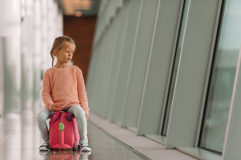 Auch Kindern kann mal die Sicherung am Flughafen durchbrennen.