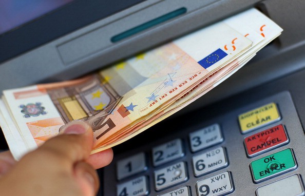 Geldscheine aus Bankautomat