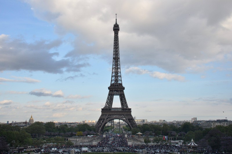 Der Eiffelturm verändert seine Größe!
