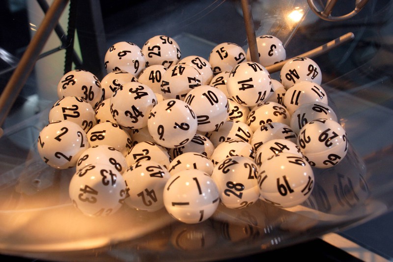 Wir hätten vermutet, dass die Lottokugeln nicht einfach nur Tischtennisbälle sind.