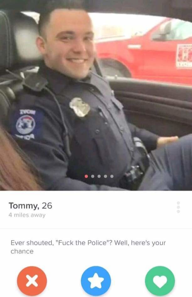 Wer es gerne doppeldeutig mag, der ist bei Officer Tommy gut aufgehoben.