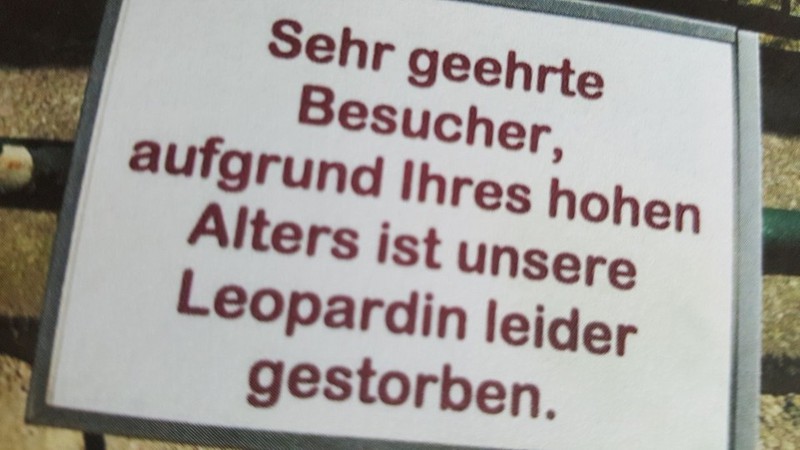 Ein Schild in Deutschland, das einen ziemlichen Widerspruch zeigt