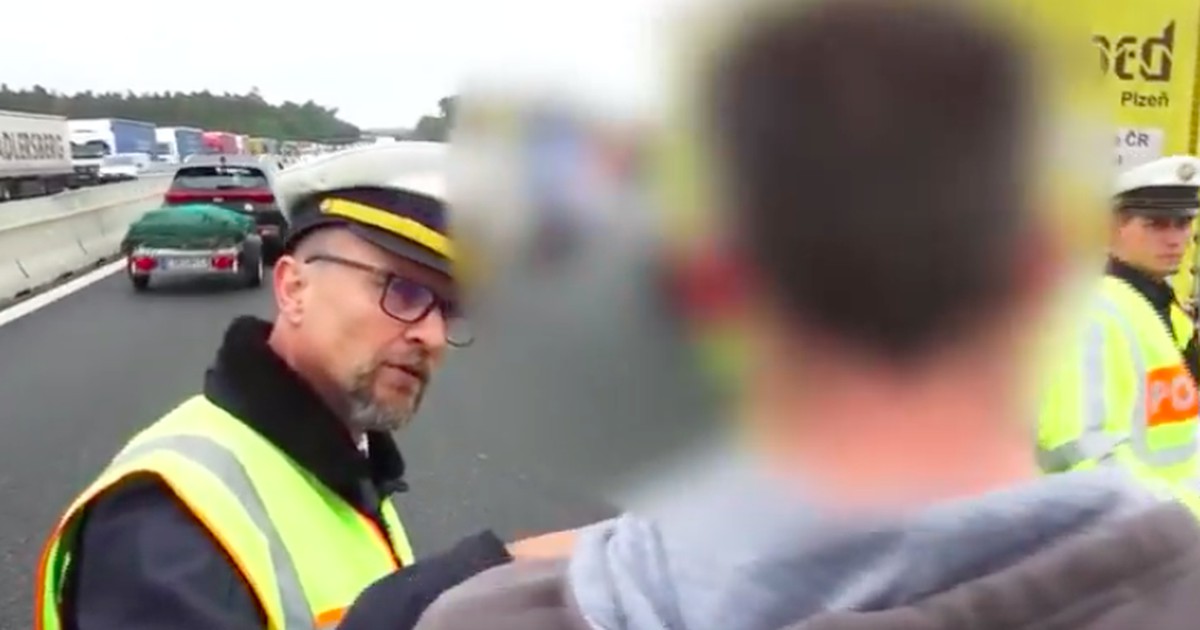 Polizist rastet wegen Gaffern aus - jetzt geht das Video viral