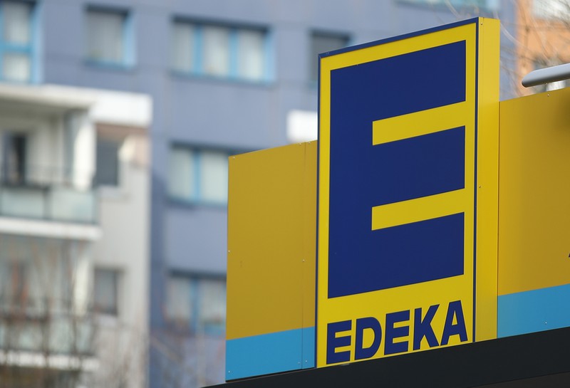 Auf dem Bild sieht man das Logo von EDEKA, wo eine Mutter dem Kind eine Lektion erteilen wollte und EDEKA postete dazu einen Facebook-Post.