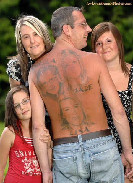 Dieses Bild zeigt ein peinliches Familienfoto.