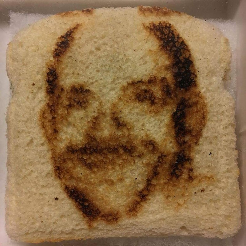 Toast mit menschlichem Gesicht
