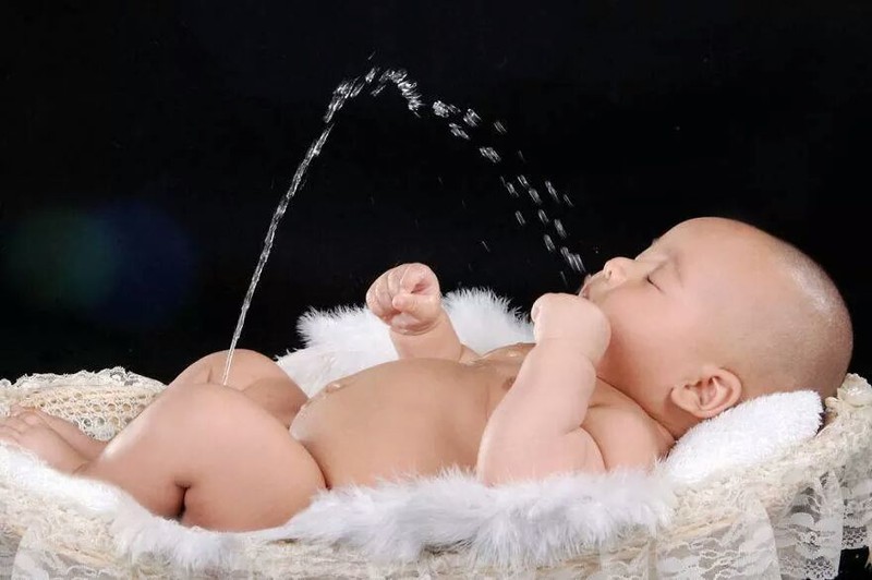 Zu sehen ist ein lustiges Baby