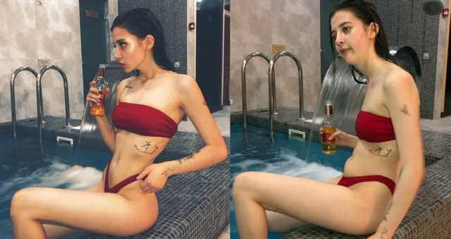 Mädchen sitzt am Swimmingpool und nimmt zwei verschiedene Posen ein.