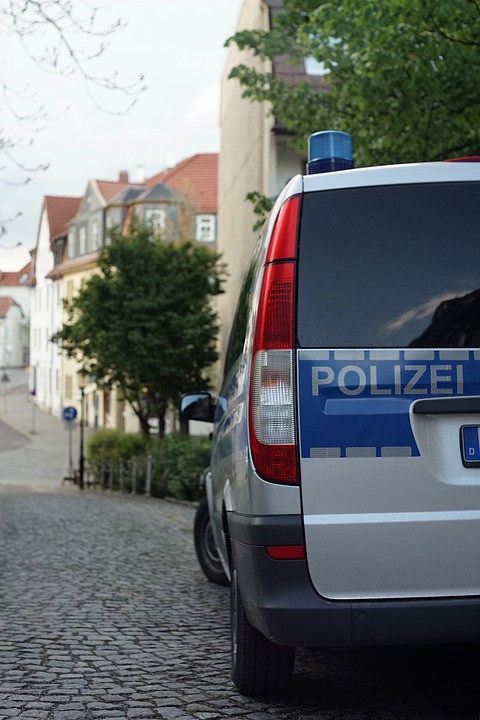 Polizeiauto bei einem Einsatz