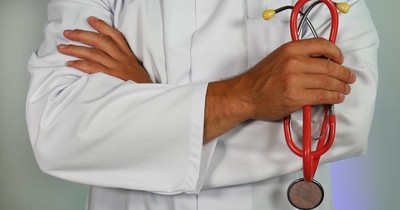 Mutter erzählt, wie Frauenarzt ihre Tochter belästigte