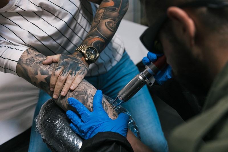 Bei einem Tattoo sollte eigentlich nichts schief gehen. Doch das passiert leider doch häufiger, als gedacht.