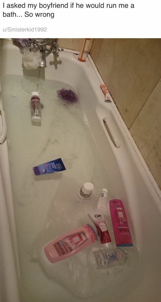 Duschgel in Badewanne