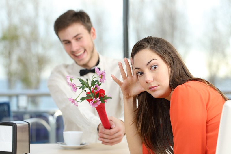 Frau mag ihr Date nicht