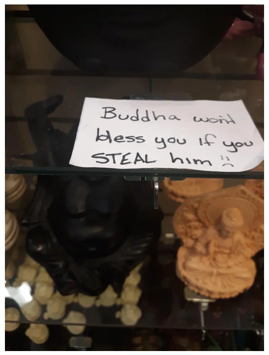 Dieser Laden versucht sich gegen den Diebstahl von Buddhastatuen zur Wehr zu setzen