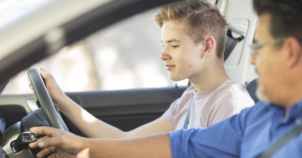 Dumme Idee: Fahrschüler fährt mit dem Auto zur Fahrschule