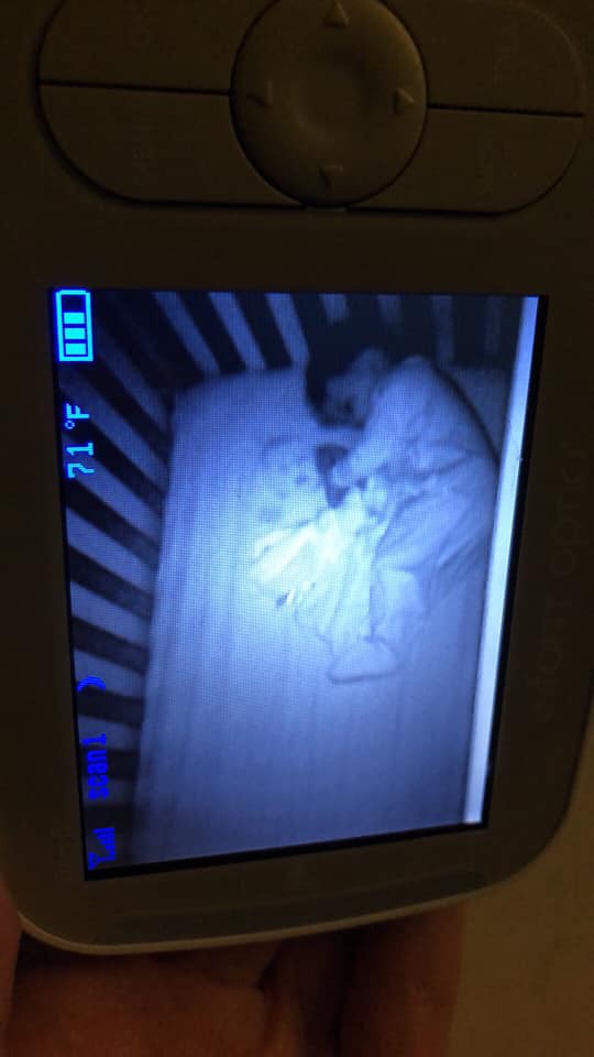Das Kind der Frau und komischerweise noch ein zweites Baby