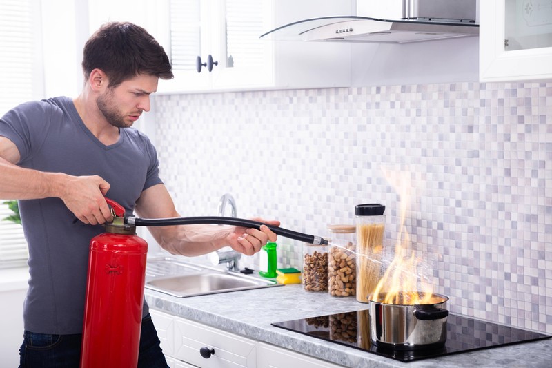 Beim Kochen kann schon viel schiefgehen, wenn man sich blöd anstellt.