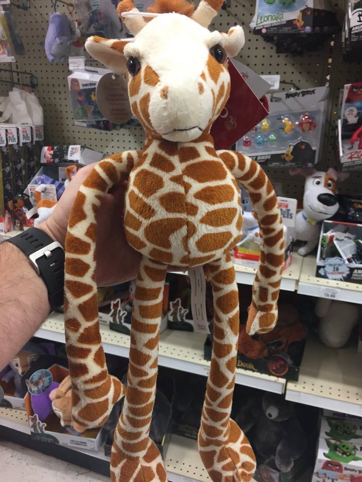 Eine groteske Giraffe, bei der der Hersteller seinen Job vermasselt hat