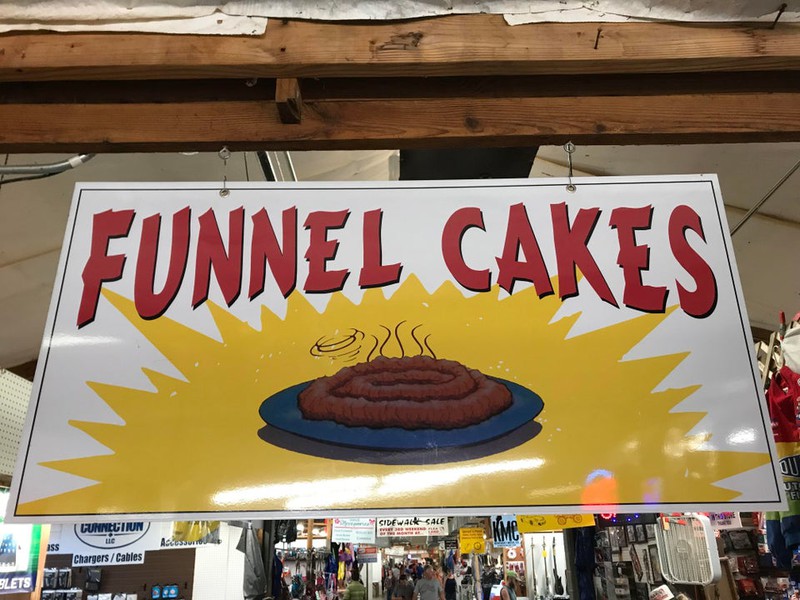 Ein merkwürdig, falsch designtes Kuchen Schild
