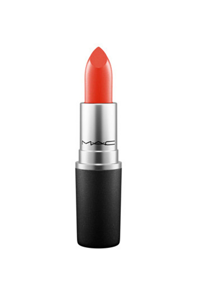 Man sieht einen MAC Matte Lippenstift, den man in verschiedenen Farben für Weihnachten verschenken kann