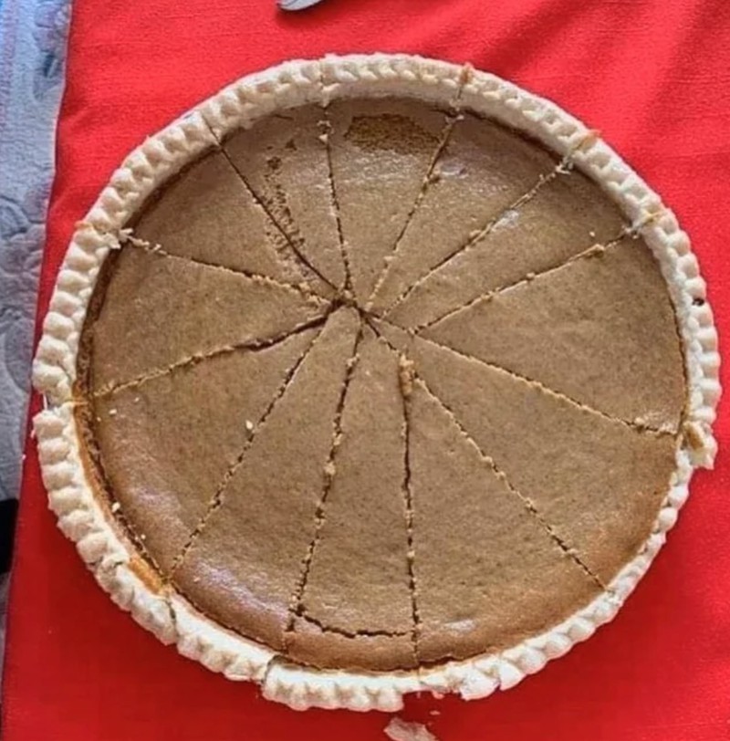 Ungerecht aufgeschnittener Kuchen als Küchenfail