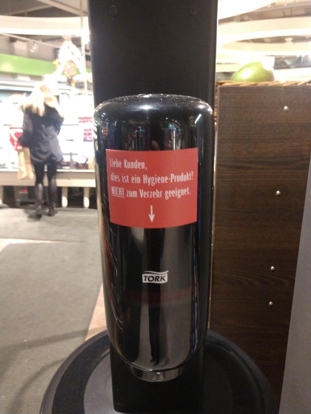 lustiges Tork Schild warnt vor Verzehr