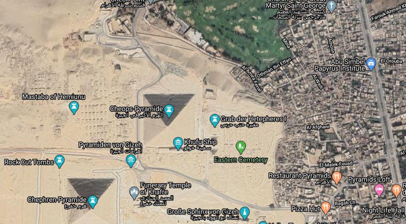 Auf Google Maps sieht man, dass die Pyramiden von Gizeh nicht in einer Wüste, sondern direkt neben der Stadt stehen